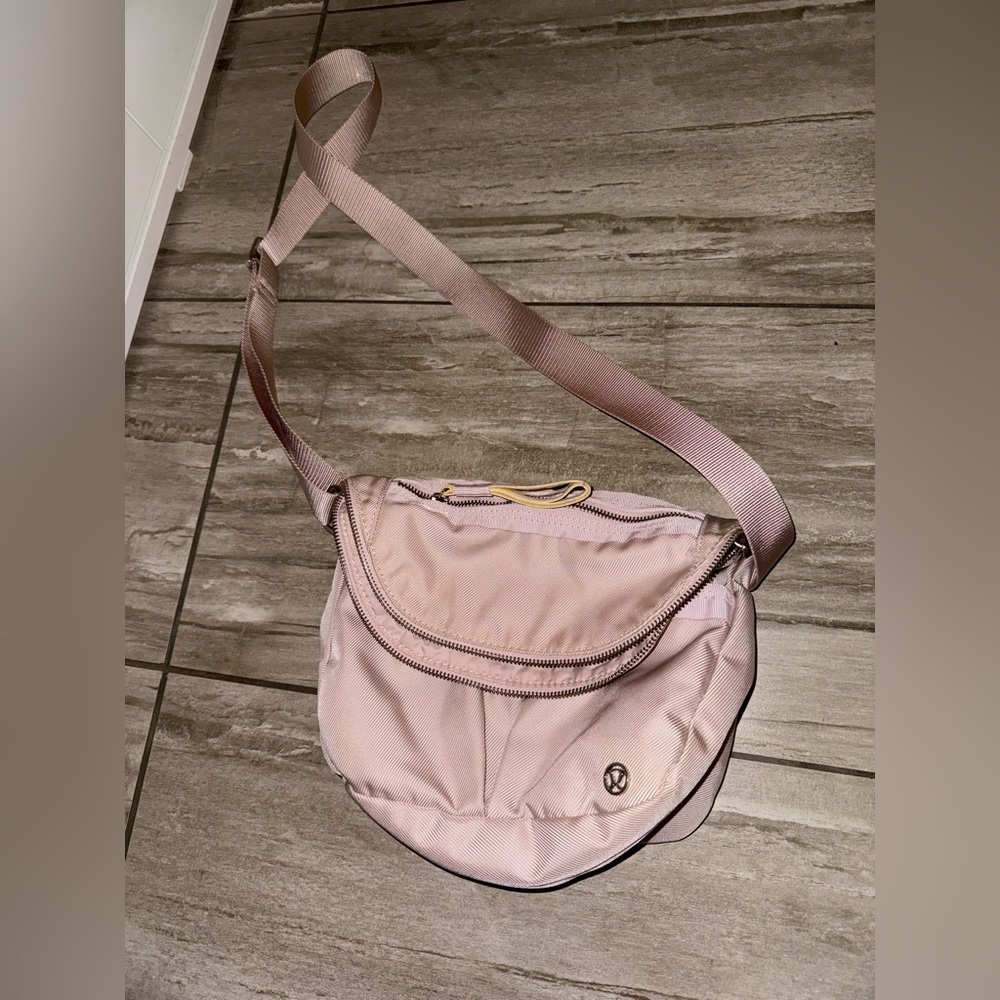 Lululemon festival bag